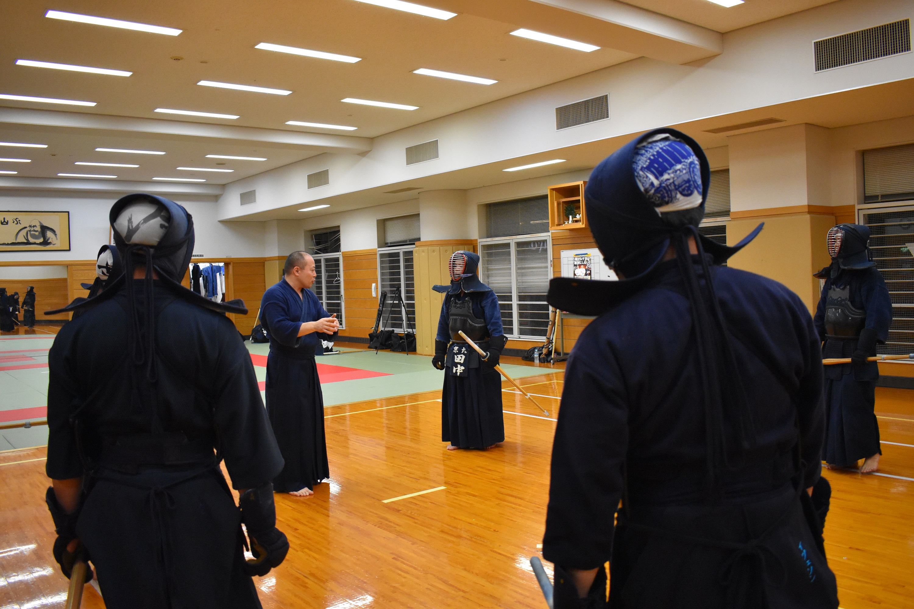 大人の稽古、指導中